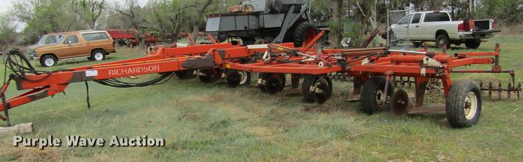 image for item DE6793 Richardson 7X5 sweep plow