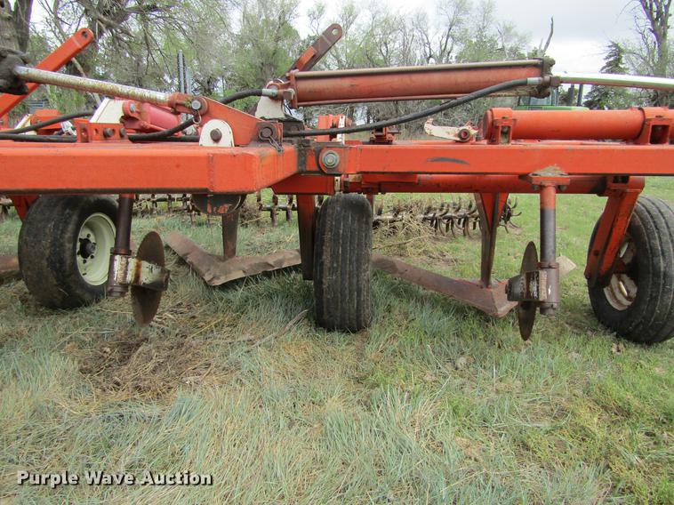 image for item DE6793 Richardson 7X5 sweep plow