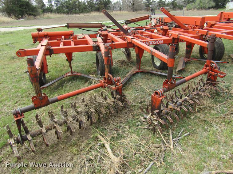image for item DE6793 Richardson 7X5 sweep plow