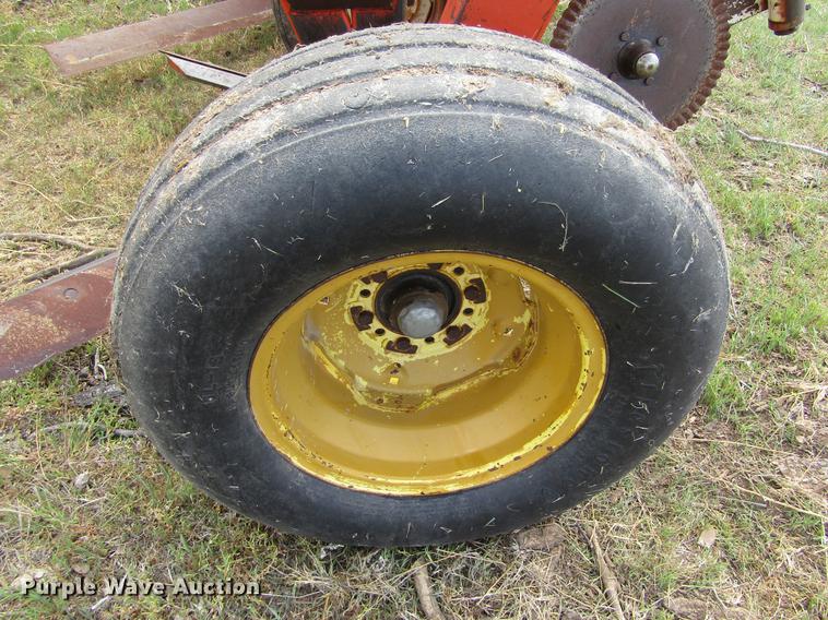 image for item DE6793 Richardson 7X5 sweep plow