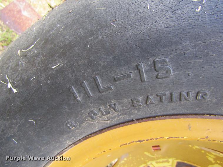 image for item DE6793 Richardson 7X5 sweep plow