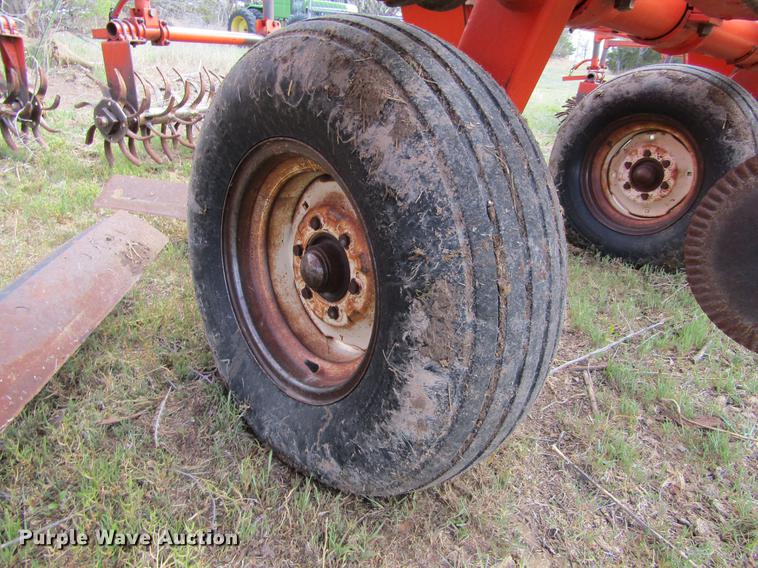 image for item DE6793 Richardson 7X5 sweep plow