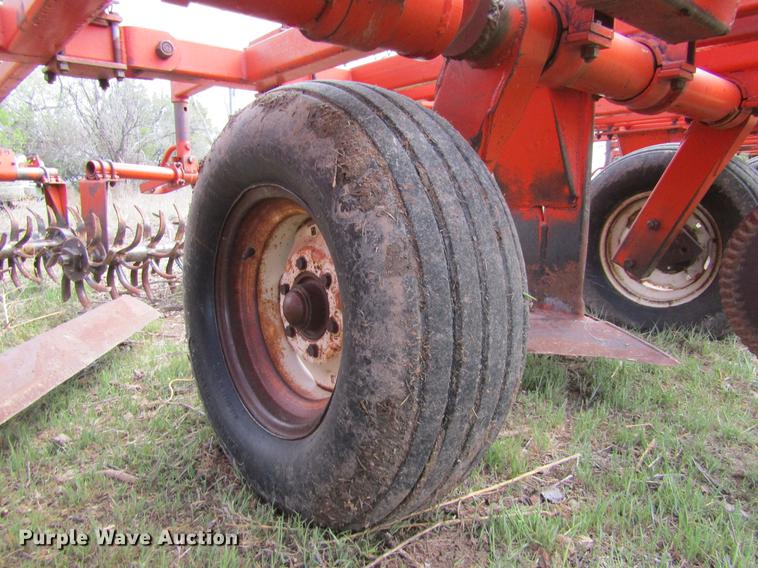 image for item DE6793 Richardson 7X5 sweep plow