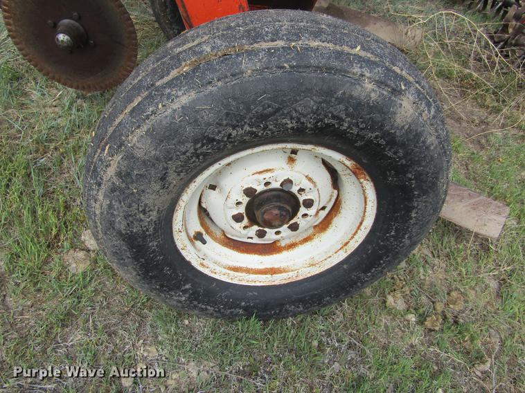 image for item DE6793 Richardson 7X5 sweep plow