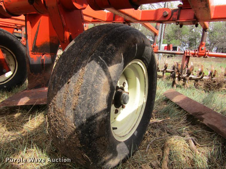 image for item DE6793 Richardson 7X5 sweep plow