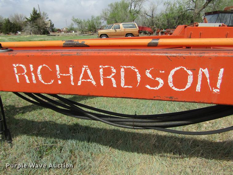 image for item DE6793 Richardson 7X5 sweep plow