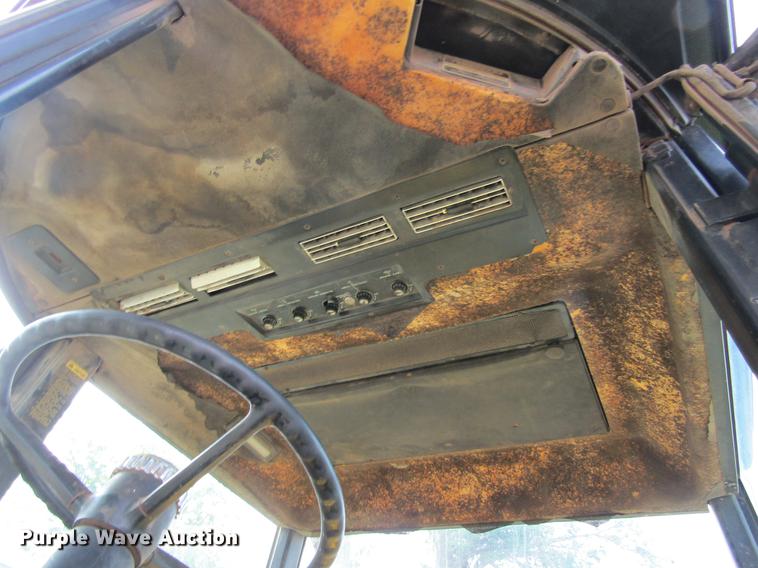 image for item DE6820 1974 John Deere 4230 tractor