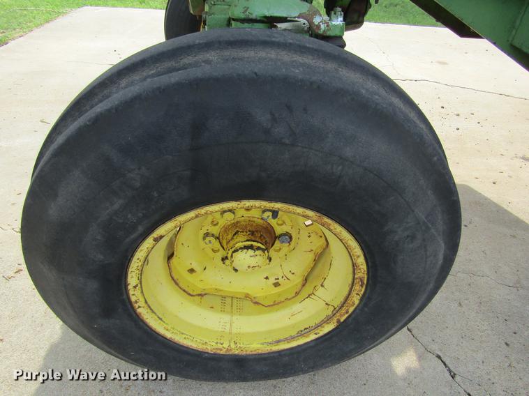 image for item DE6820 1974 John Deere 4230 tractor