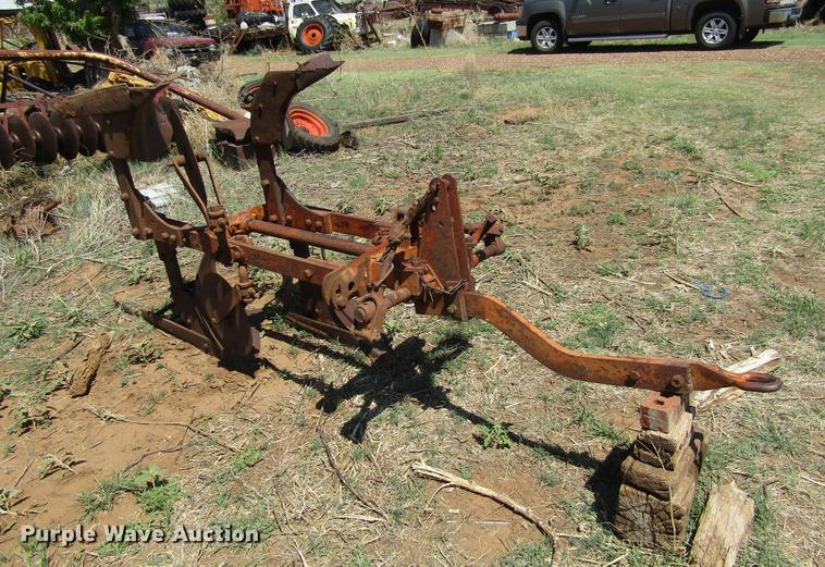 image for item DE6822 Allis Chalmers two bottom plow