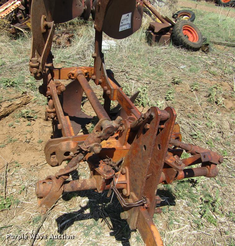 image for item DE6822 Allis Chalmers two bottom plow