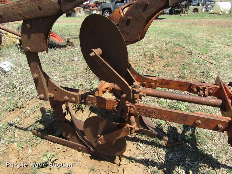 image for item DE6822 Allis Chalmers two bottom plow