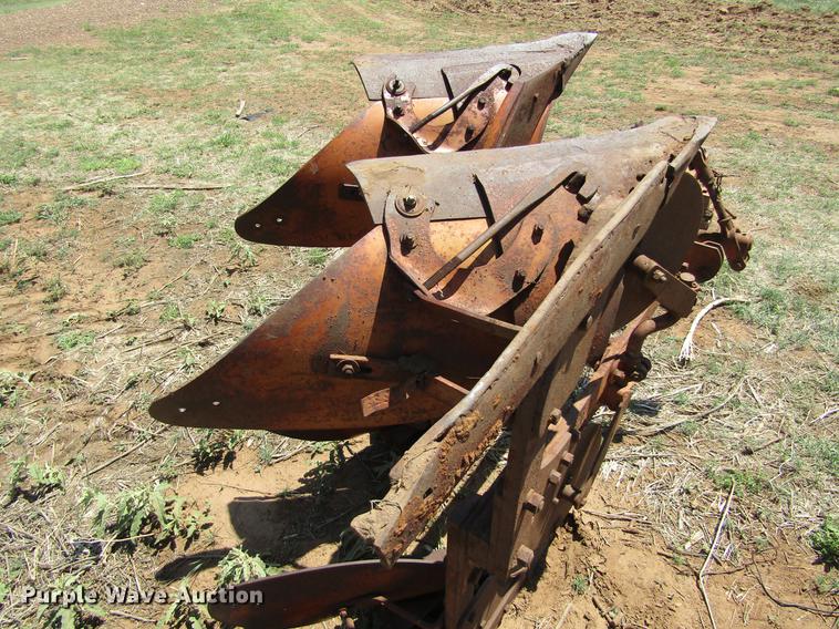 image for item DE6822 Allis Chalmers two bottom plow