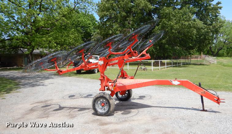 image for item EI9140 Kuhn SR110 hay rake