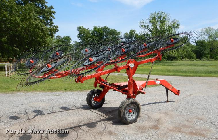 image for item EI9140 Kuhn SR110 hay rake