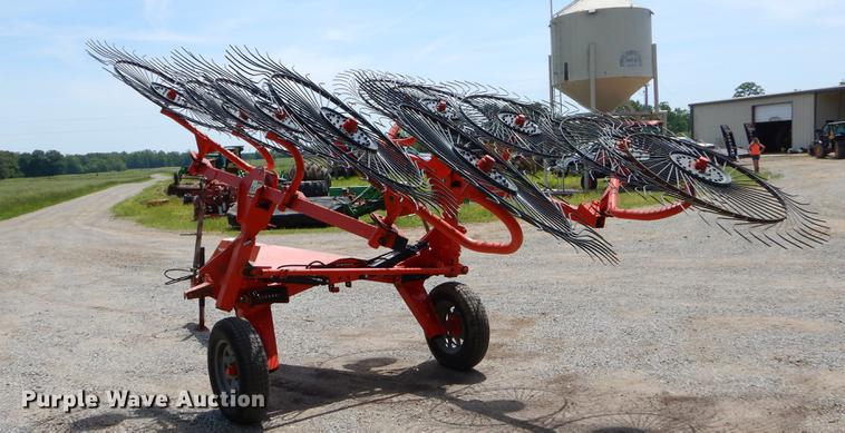 image for item EI9140 Kuhn SR110 hay rake