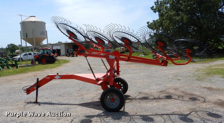 image for item EI9140 Kuhn SR110 hay rake