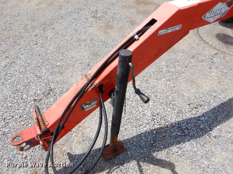 image for item EI9140 Kuhn SR110 hay rake
