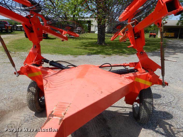 image for item EI9140 Kuhn SR110 hay rake