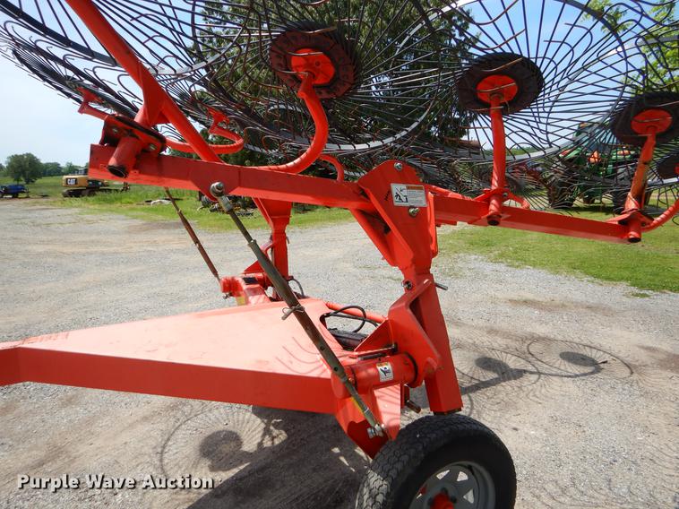 image for item EI9140 Kuhn SR110 hay rake