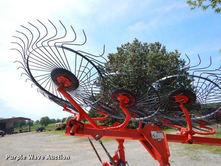 image for item EI9140 Kuhn SR110 hay rake