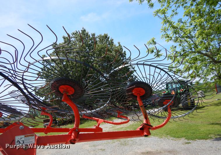 image for item EI9140 Kuhn SR110 hay rake