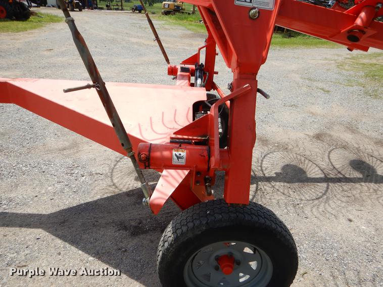 image for item EI9140 Kuhn SR110 hay rake