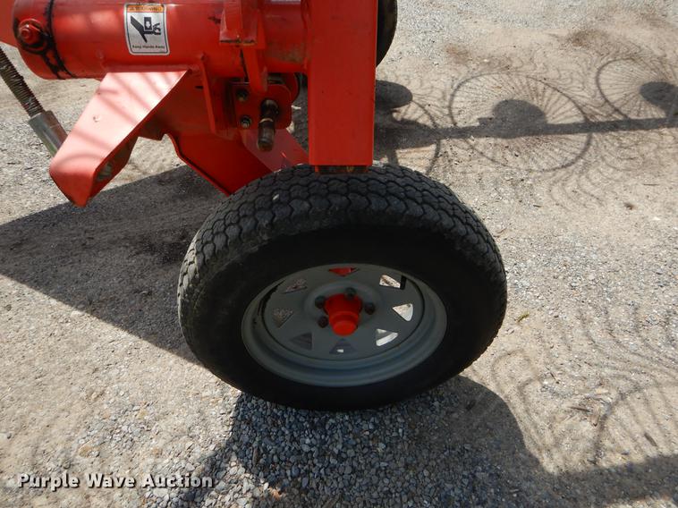 image for item EI9140 Kuhn SR110 hay rake