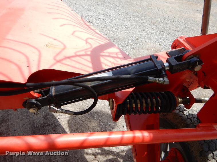 image for item EI9140 Kuhn SR110 hay rake