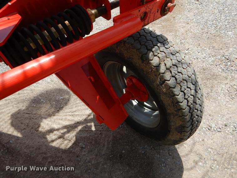 image for item EI9140 Kuhn SR110 hay rake