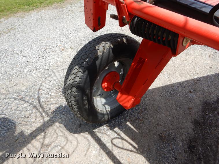 image for item EI9140 Kuhn SR110 hay rake