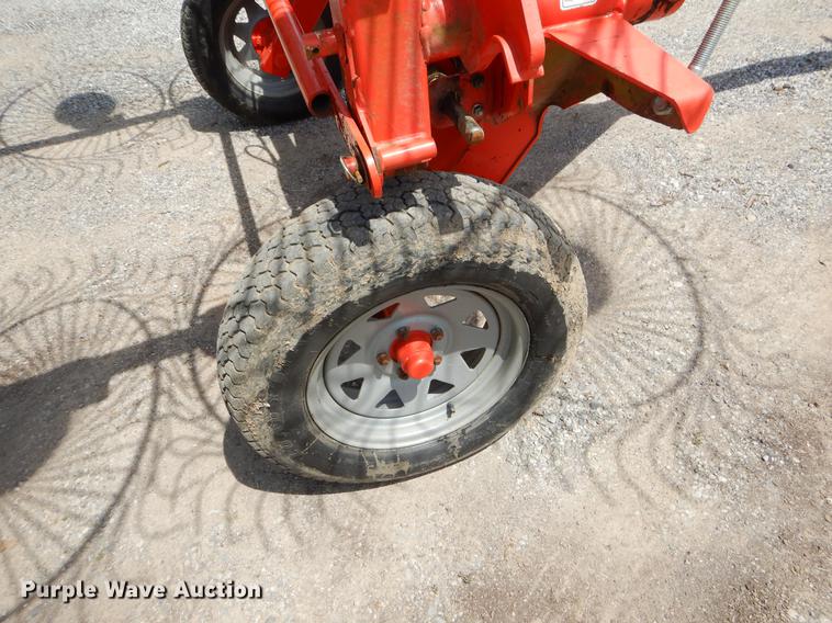 image for item EI9140 Kuhn SR110 hay rake