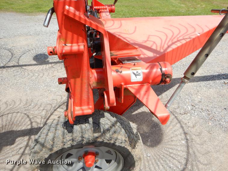image for item EI9140 Kuhn SR110 hay rake