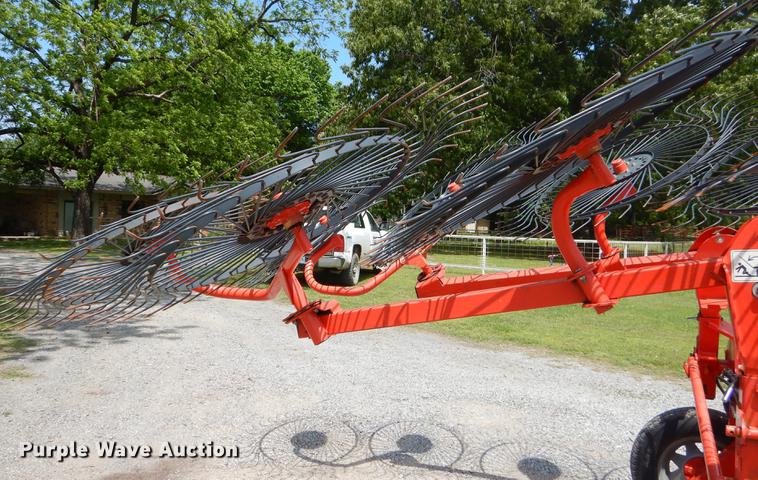 image for item EI9140 Kuhn SR110 hay rake