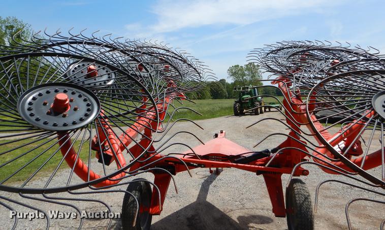 image for item EI9140 Kuhn SR110 hay rake