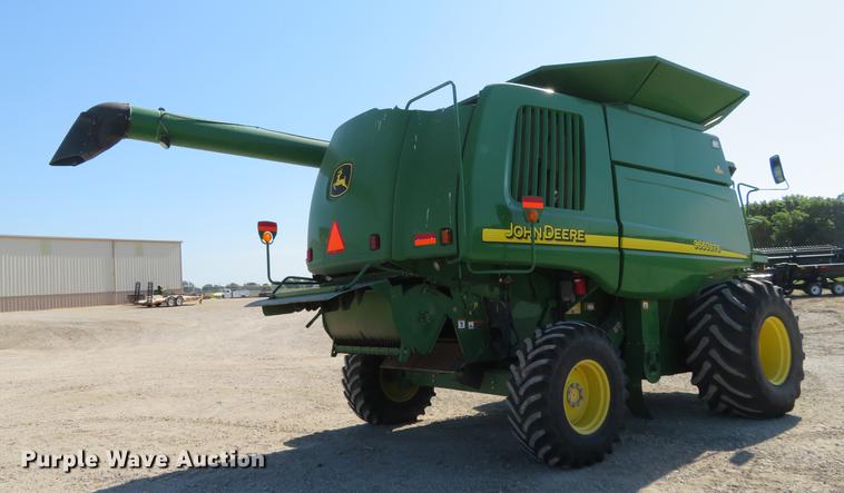 image for item EJ9596 2004 John Deere 9660 STS combine