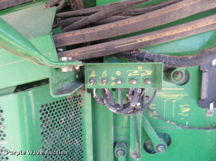 image for item EJ9596 2004 John Deere 9660 STS combine