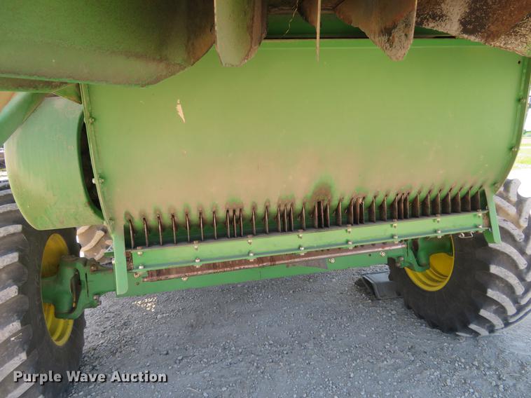 image for item EJ9596 2004 John Deere 9660 STS combine