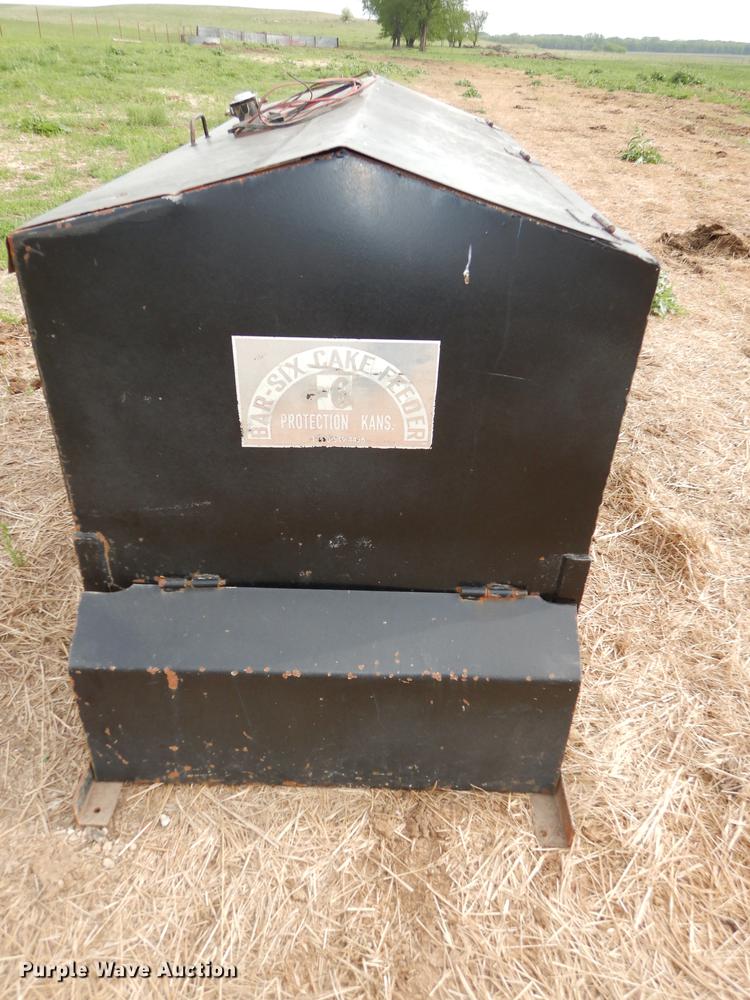 image for item EQ9881 Bar Six cake feeder