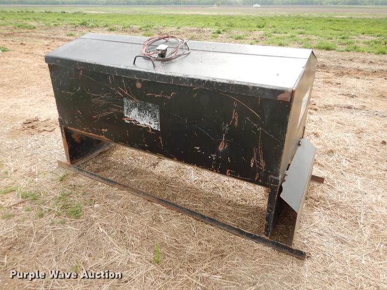 image for item EQ9881 Bar Six cake feeder