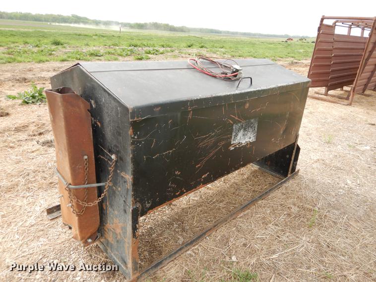 image for item EQ9881 Bar Six cake feeder