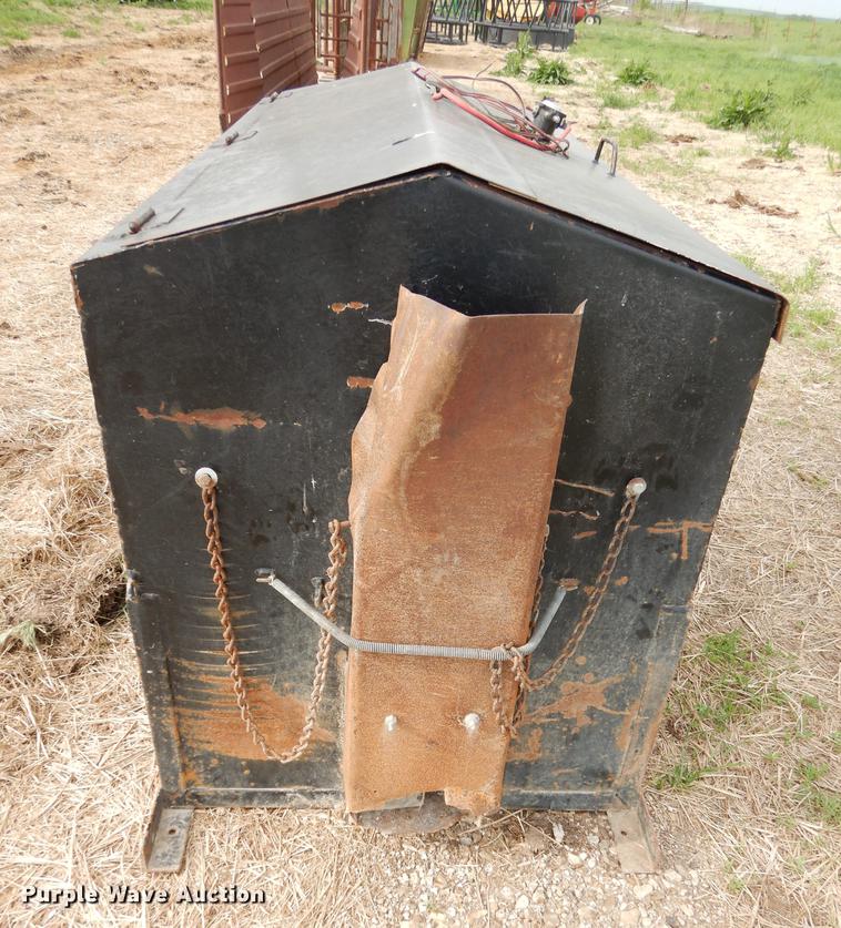 image for item EQ9881 Bar Six cake feeder