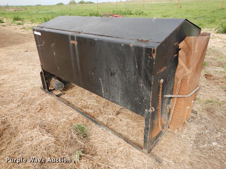 image for item EQ9881 Bar Six cake feeder