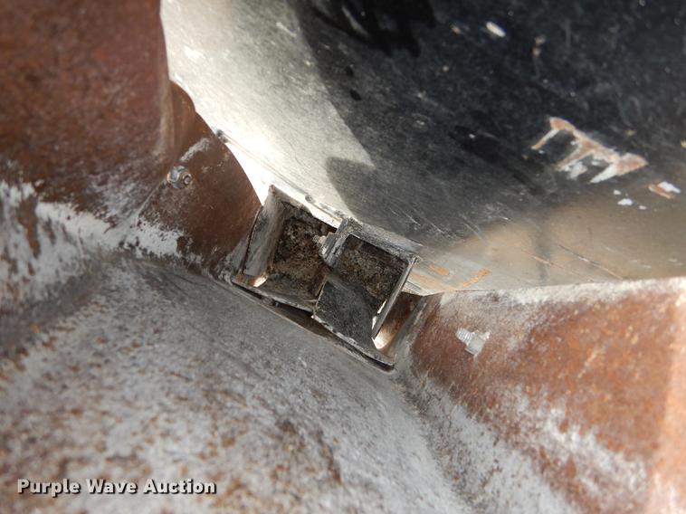 image for item EQ9881 Bar Six cake feeder