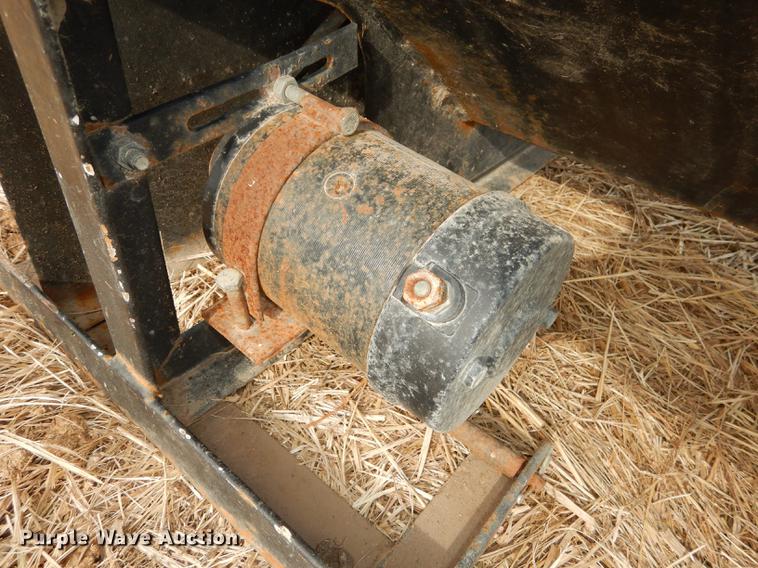 image for item EQ9881 Bar Six cake feeder