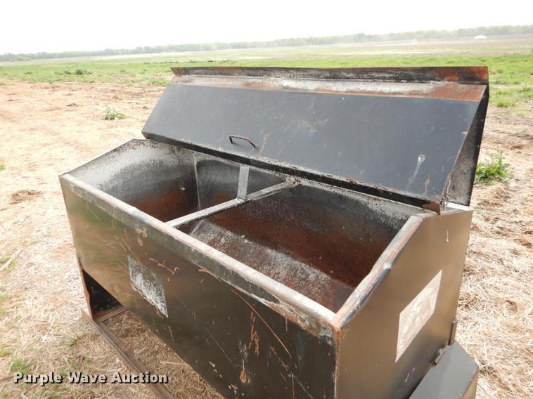 image for item EQ9881 Bar Six cake feeder