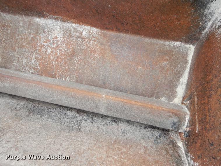 image for item EQ9881 Bar Six cake feeder