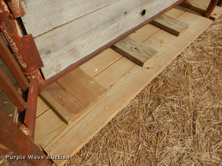 image for item EQ9882 Pearson squeeze chute