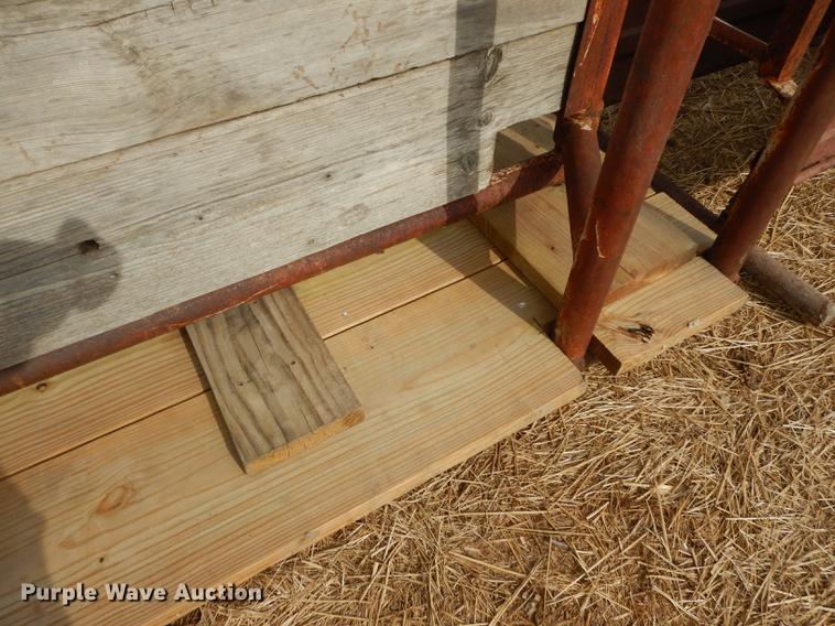 image for item EQ9882 Pearson squeeze chute