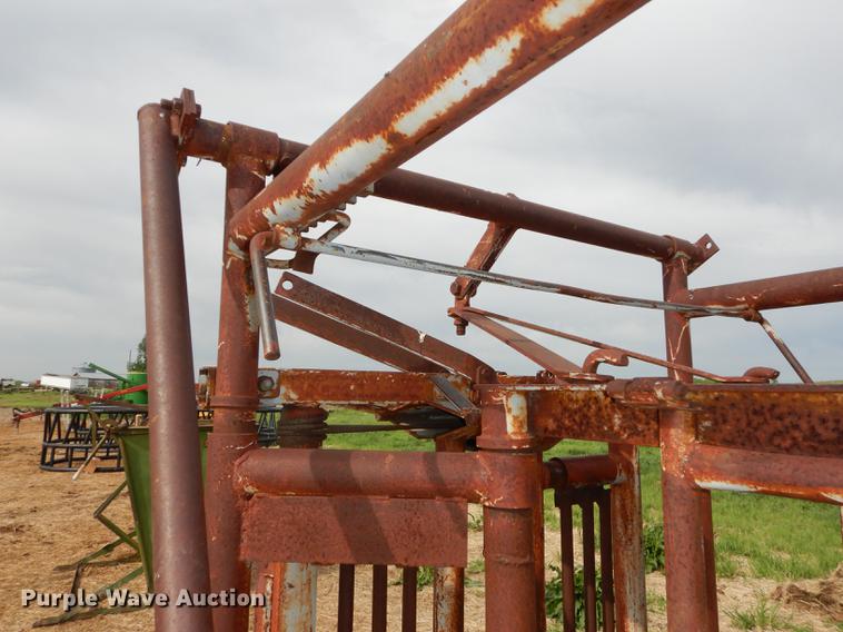 image for item EQ9882 Pearson squeeze chute