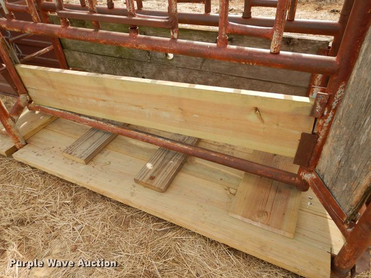 image for item EQ9882 Pearson squeeze chute